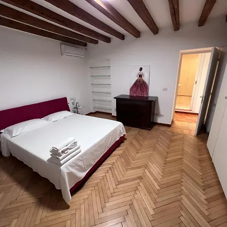 Apartment Magnifico Ristrutturato Milan